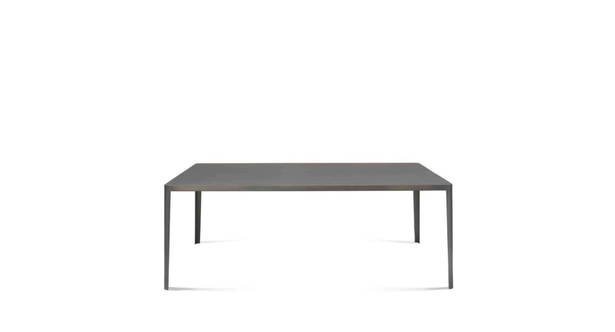 Eleganter Lema Filo Esstisch mit schlankem Design und hochwertiger Verarbeitung für moderne Wohnräume.