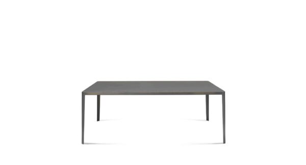 Eleganter Lema Filo Esstisch mit schlankem Design und hochwertiger Verarbeitung für moderne Wohnräume.