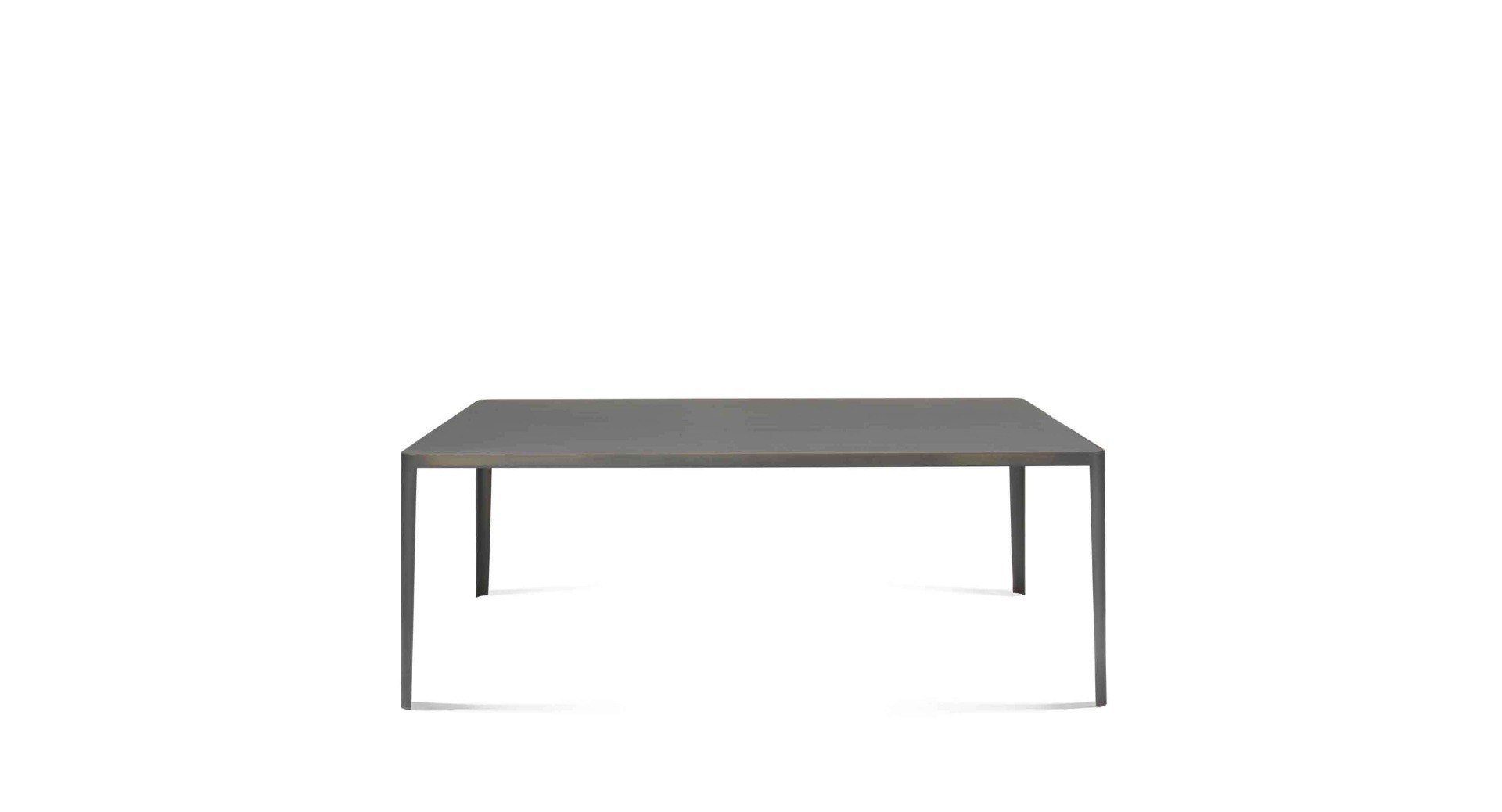 Eleganter Lema Filo Esstisch mit schlankem Design und hochwertiger Verarbeitung für moderne Wohnräume.