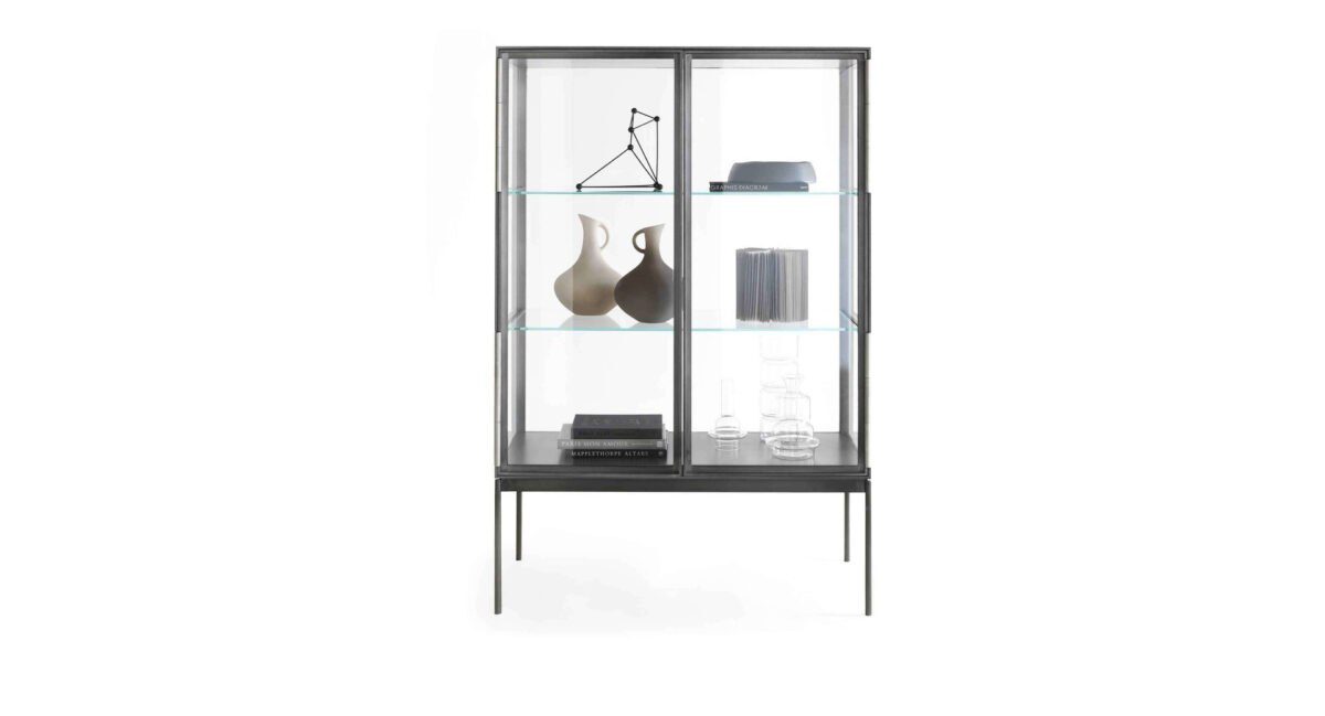 Elegante Lema Galerist Glasvitrine mit modernem Design für stilvolle Präsentation von Sammlerstücken.