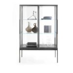 Elegante Lema Galerist Glasvitrine mit modernem Design für stilvolle Präsentation von Sammlerstücken.