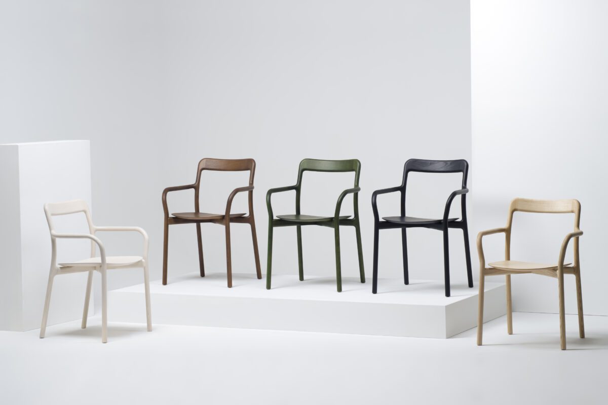 Moderner Branca Holzstuhl von Mattiazzi mit minimalistischem Design und natürlicher Eichenholz-Oberfläche.