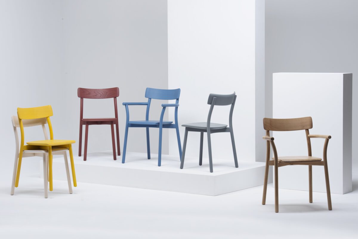 Mattiazzi MC8 Chiaro Stuhl aus hellem Holz mit modernem, minimalistischem Design.
