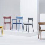 Mattiazzi MC8 Chiaro Stuhl aus hellem Holz mit modernem, minimalistischem Design.