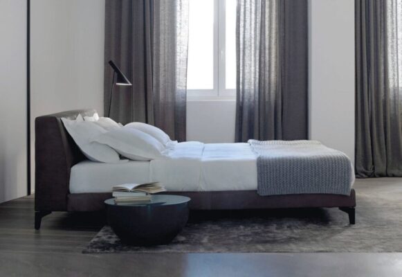 Elegantes Meridiani Louis Up 6 Designer-Sofa mit modernem Design und hochwertigem Bezug.