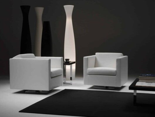 Moderne Gyform Sessel in verschiedenen Farben und Designs für stilvolles Wohnen.