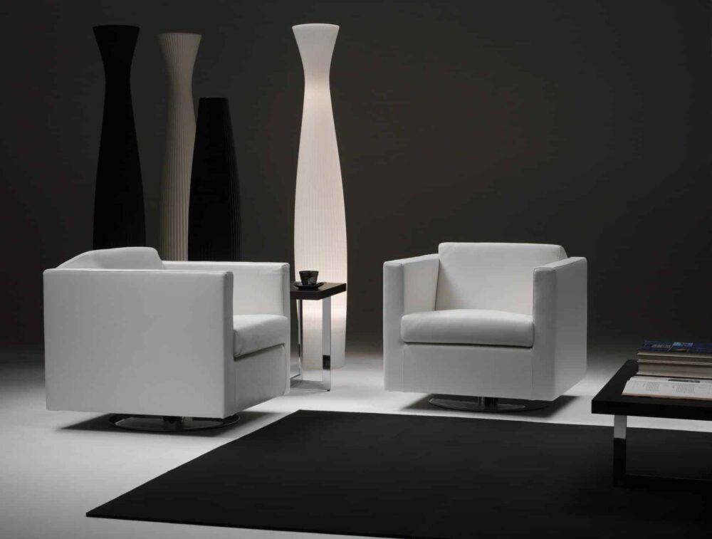 Moderne Gyform Sessel in verschiedenen Farben und Designs für stilvolles Wohnen.