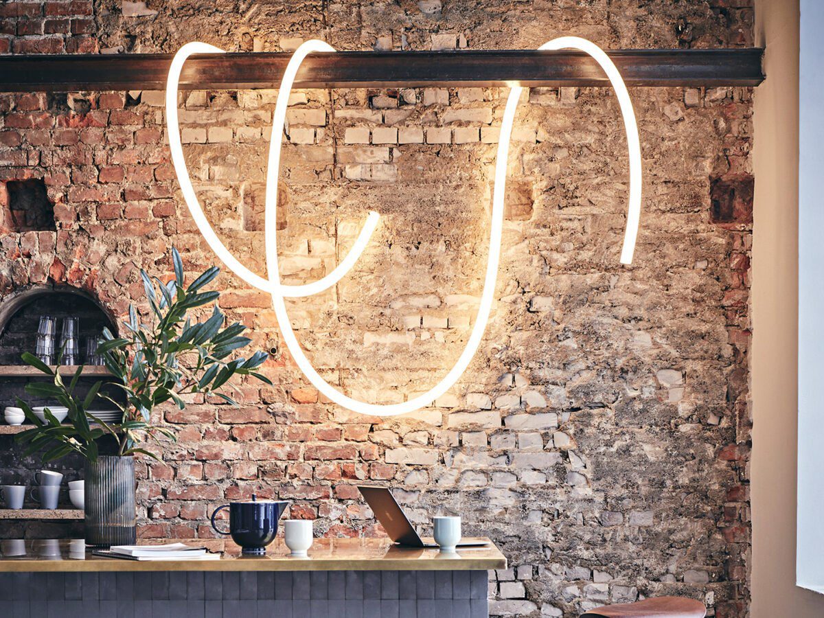 Artemide La Linea 4 LED-Pendelleuchte in modernem, minimalistischem Design für stilvolle Beleuchtung.