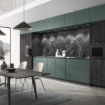 Moderne Rotpunkt Küche mit eleganten Fronten und durchdachtem Design für stilvolles Wohnen.