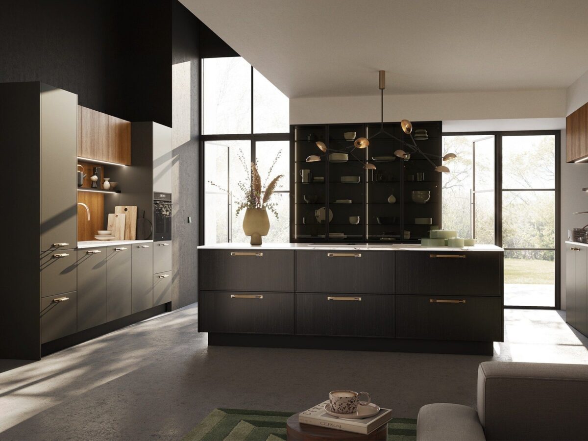 Moderne Rotpunkt Küche mit eleganten Fronten und hochwertiger Ausstattung in zeitlosem Design.