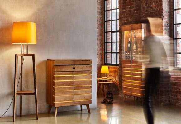 Moderner Barschrank Baroso mit eleganter Glasfront und integrierter LED-Beleuchtung für stilvolle Hausbar.