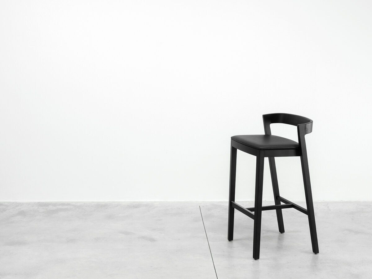 Eleganter Bedont Drive 6 Barhocker in modernem Design für stilvolle Küchen und Bars.