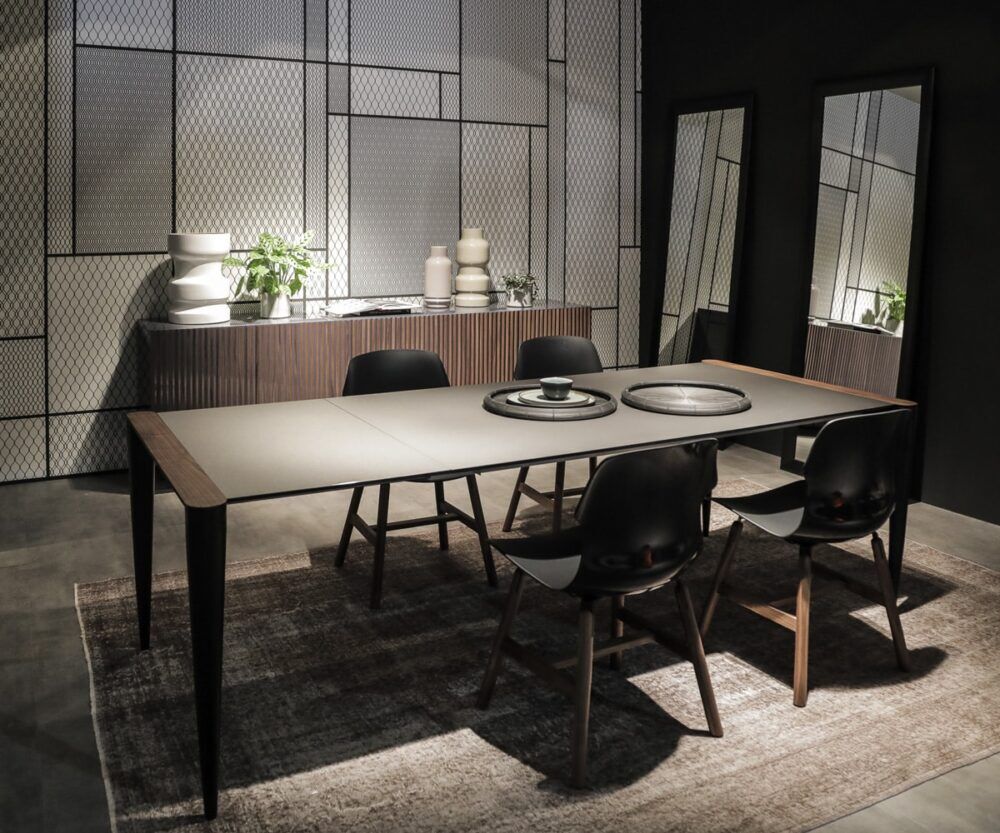 Moderner Bolero Esstisch von Horm mit elegantem Design für stilvolle Esszimmer.