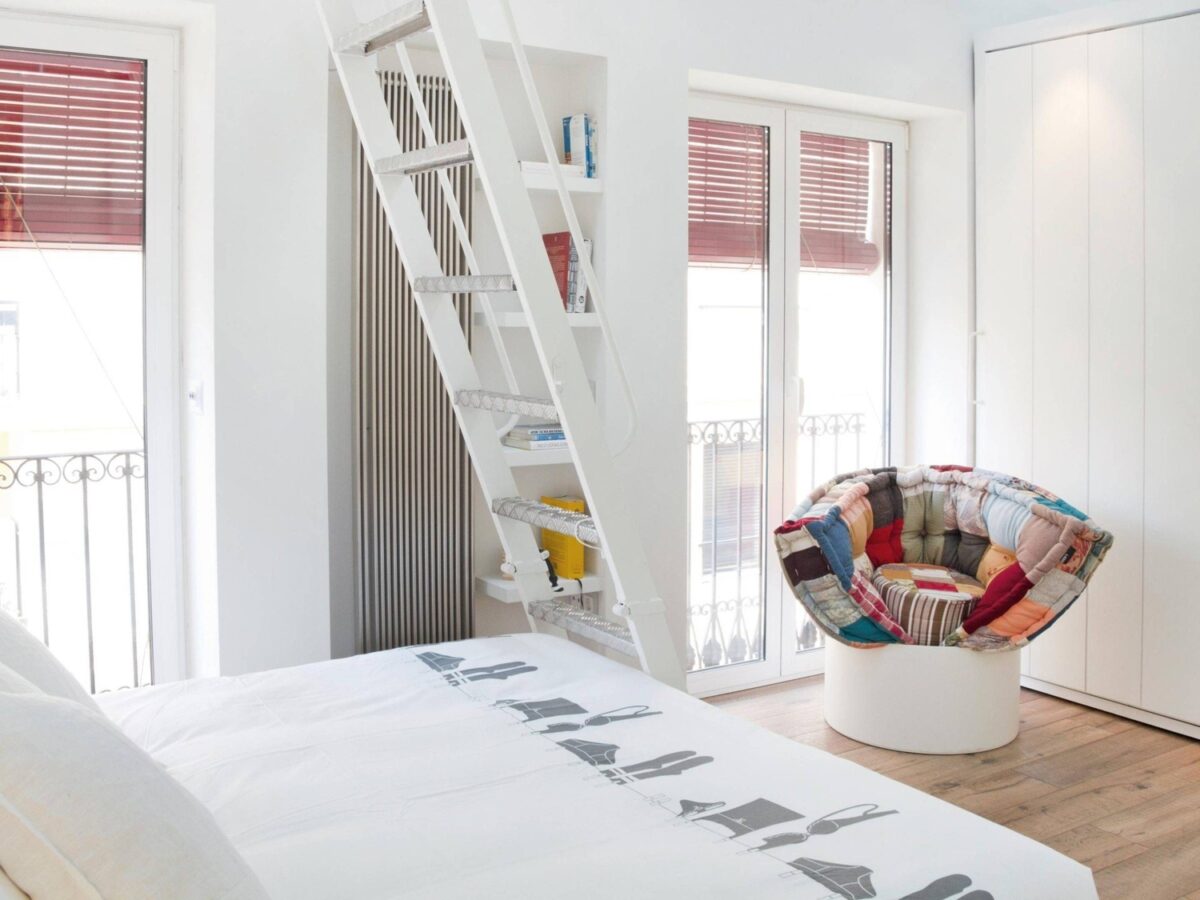 Eleganter Lago Huggy 2 Sessel in modernem Design für stilvolle Wohnzimmer und Loungebereiche.