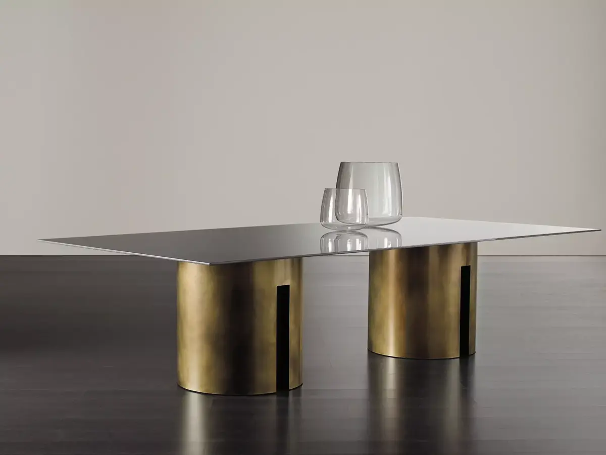 Moderner Meridiani Gong Tisch mit elegantem Design für luxuriöse Wohnräume