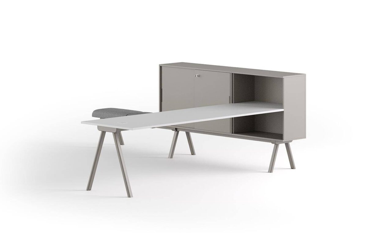Moderner Schreibtisch mit ergonomischem Design für produktives Arbeiten im Büro oder Home-Office.