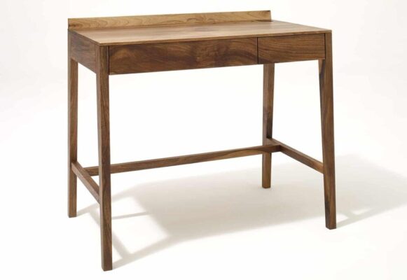Moderner Schreibtisch Theo Light in hellem Holzdesign mit minimalistischer Formgebung von Sixay.
