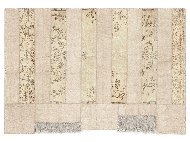 Moderner Sitap Remake Designteppich in zeitgenössischem Stil für stilvolle Wohnräume.