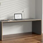 Eleganter Tojo Holztisch mit klarem Design für moderne Wohnräume.