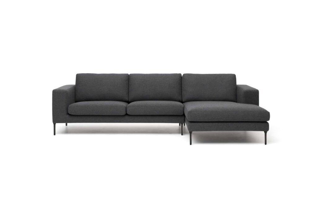 Modernes Bensen Ecksofa mit eleganter Sectional-Form für stilvolle Wohnräume.