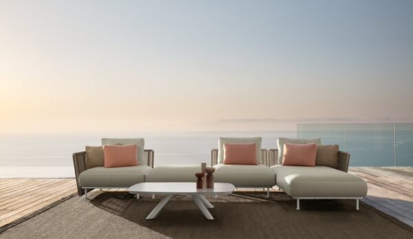 Elegantes Talenti Coral Lounge Sofa für moderne Terrassen und Gärten im Outdoor-Bereich.