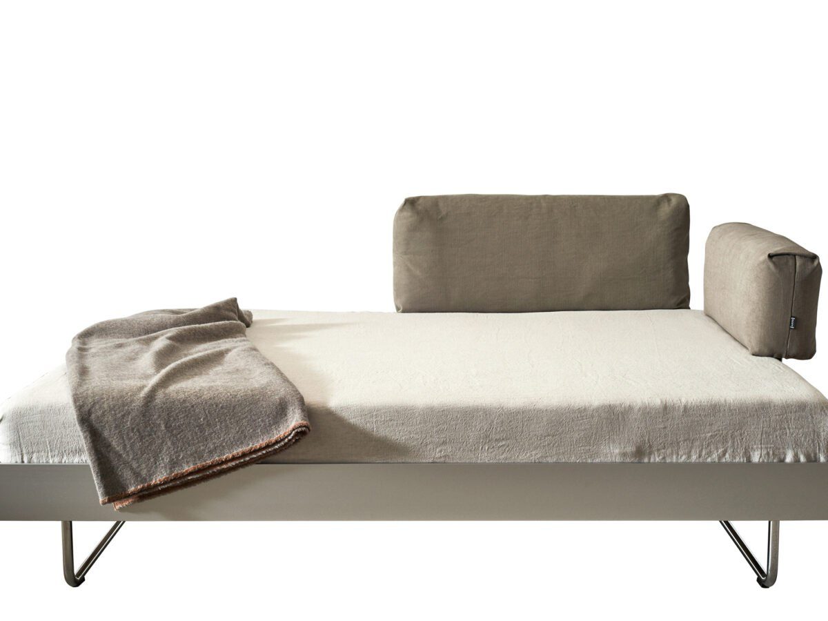 Modernes Doppelbett Nova 3 mit elegantem Design und hochwertigem Kopfteil