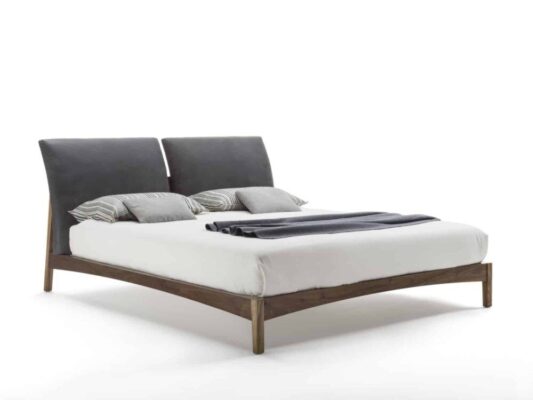 Modernes Massivholzbett Sleepy von Riva 1920 für stilvolles Schlafzimmer-Design.