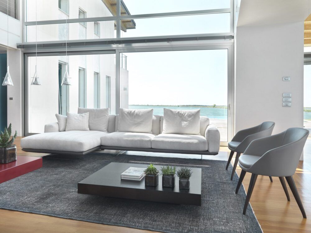 Modernes Smart Sofa von Gyform für stilvolles Wohnen im zeitgemäßen Wohnzimmer.