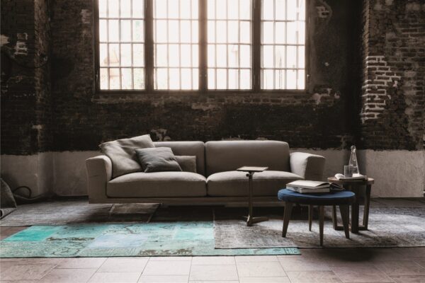 Modernes Vibieffe Fancy 2 Designer-Sofa mit elegantem Design und hochwertiger italienischer Verarbeitung.