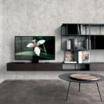 Modulares Extendo Regal mit offenen Fächern und Schubladen für kreatives Arbeiten im Atelier.