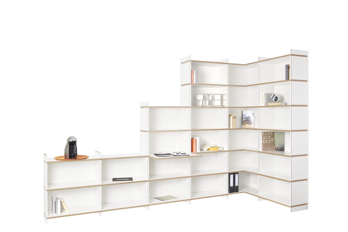 Flexibles Tojo Mehrfach 3 Holzregal mit modularem Stecksystem für individuelle Raumgestaltung.