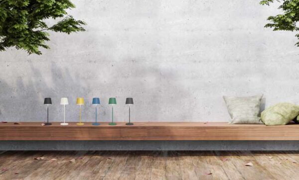 Elegante Aesta Tischleuchte von Molto Luce mit modernem Design für stilvolle Beleuchtung.