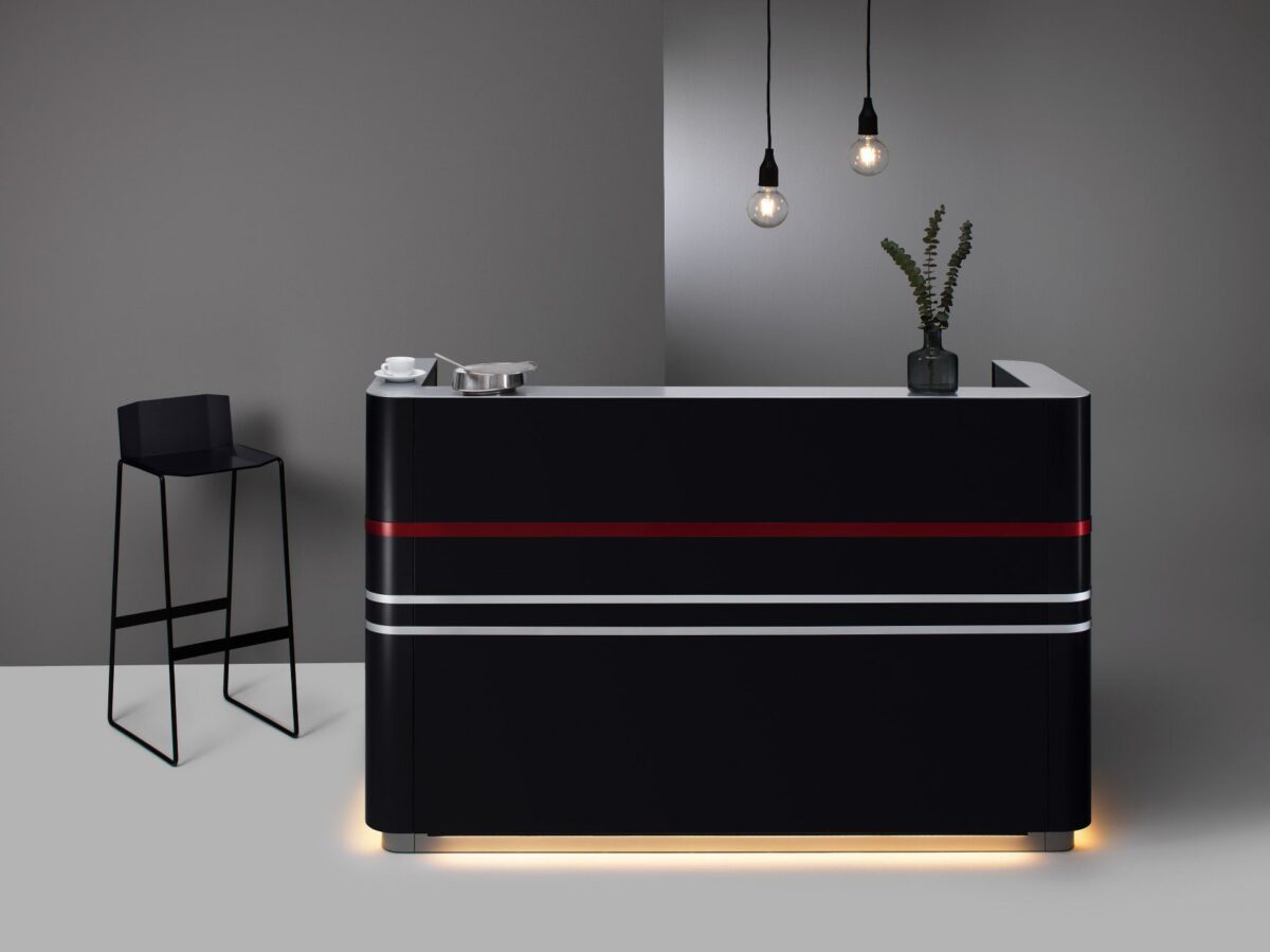 Moderne Müller Theke mit ergonomischem Arbeitsplatz und elegantem Design für professionelle Büroumgebungen.