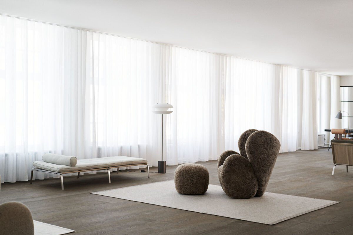 Moderner Big Loungesessel von Norr11 in minimalistischem Design