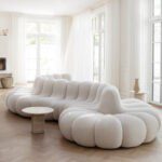 Elegantes Jagger Sofa von Norr11 in modernem skandinavischen Design für stilvolle Wohnräume.