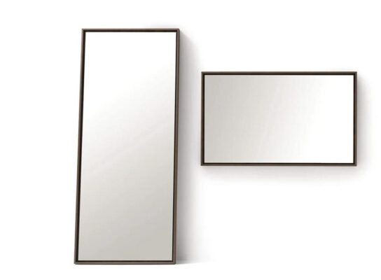 Moderner rechteckiger Wandspiegel Odette 4 von Novamobili mit elegantem Rahmen.