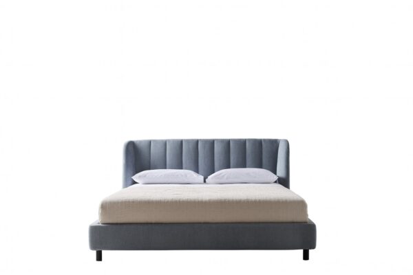 Modernes Nube Yard Bett mit elegantem Kopfteil und minimalistischem Design für stilvolle Schlafzimmer.