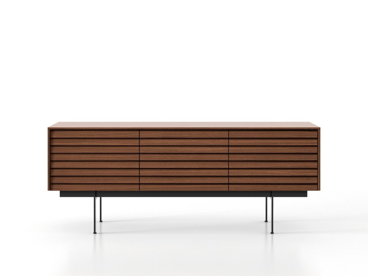 Moderne Sussex 2 Kommode von Punt mit elegantem Design und praktischen Schubladen.