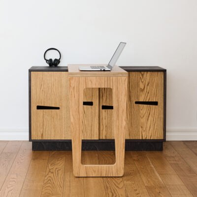 Weiße Kommode mit ausklappbarem Tisch für kleine Räume, platzsparend und multifunktional.