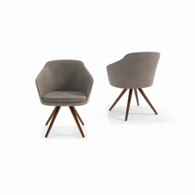 Riva 1920 Armlehnstuhl aus massivem Holz mit eleganter Rückenlehne