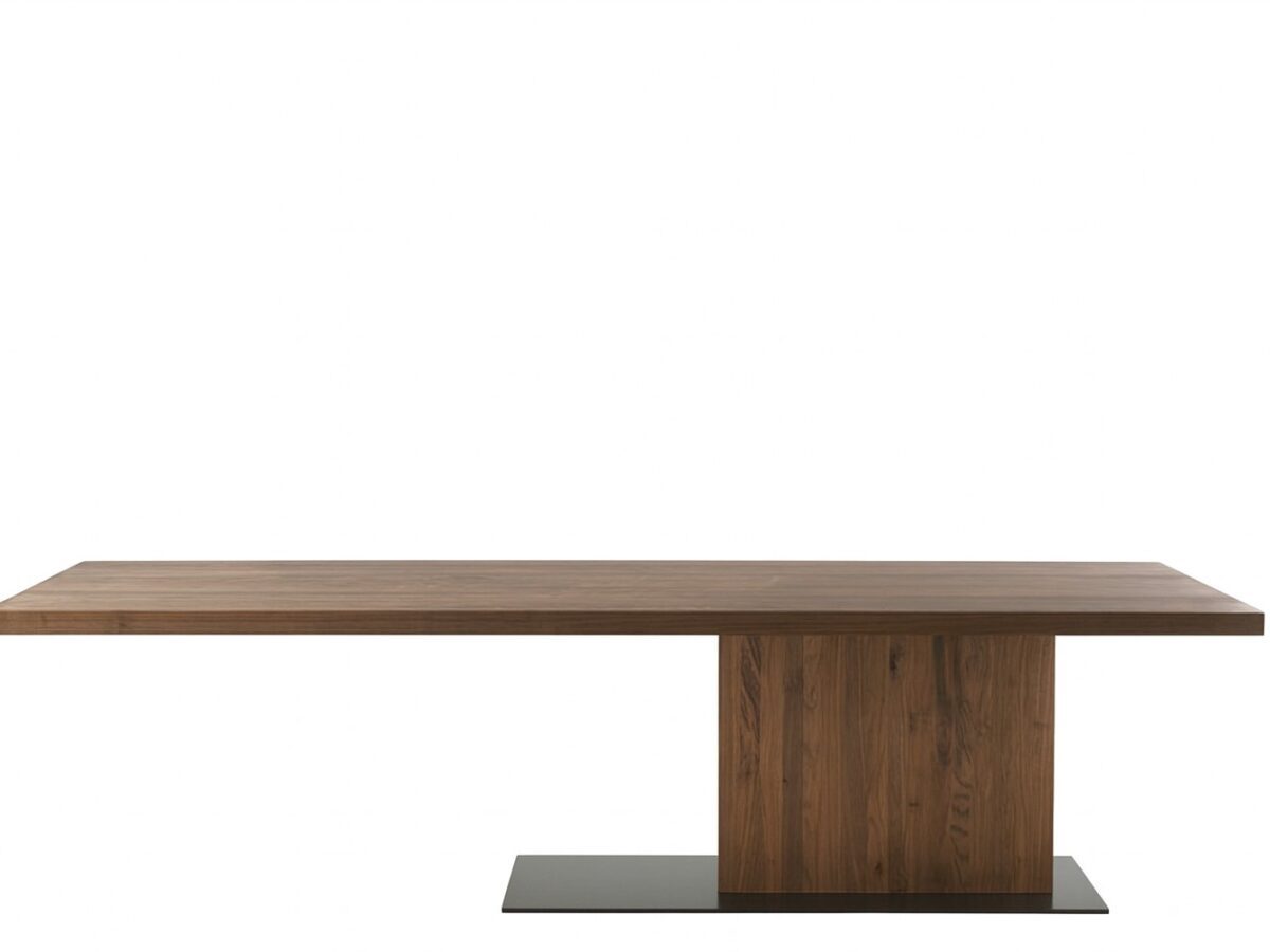 Moderner Riva 1920 Liam Esstisch aus massivem Holz mit elegantem Design.