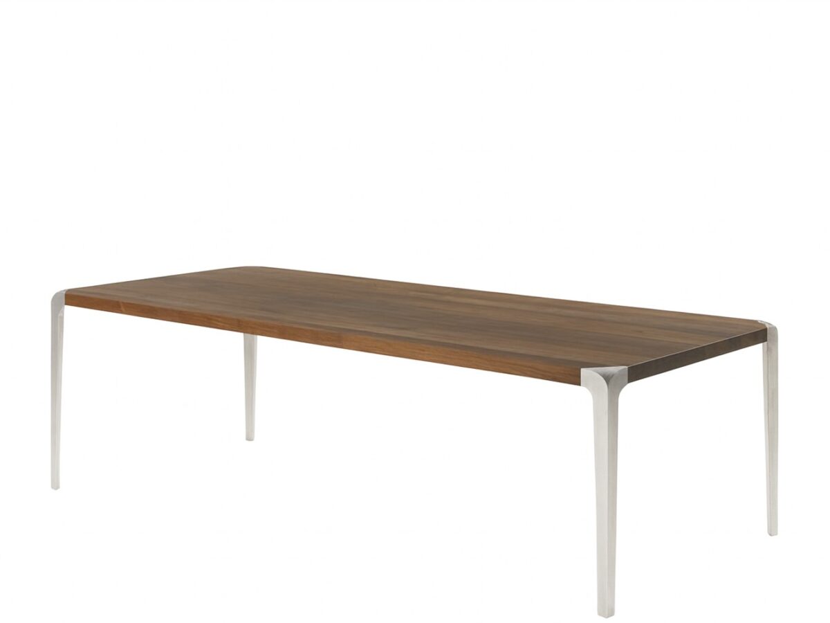 Eleganter Sleek Esstisch aus Massivholz von Riva 1920 mit modernem, minimalistischem Design.