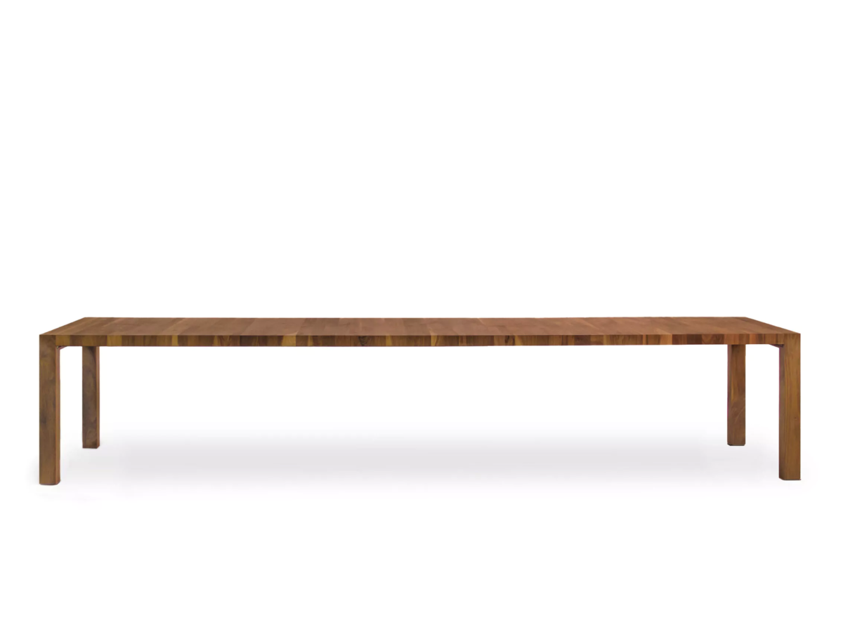 Moderner Avigo Esstisch von Rodam mit elegantem Design für stilvolle Wohnräume.