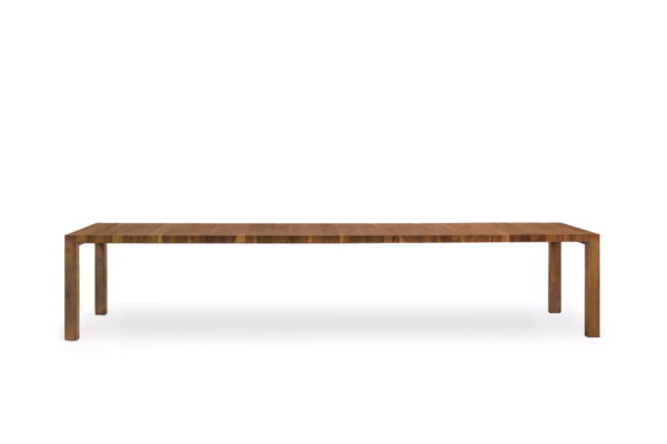 Moderner Avigo Esstisch von Rodam mit elegantem Design für stilvolle Wohnräume.