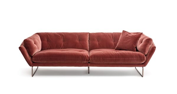 Modernes Saba Italia New York Sofa in elegantem italienischem Design für stilvolle Wohnräume.