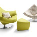 Eleganter Signet Clou Sessel in modernem Design für komfortables und stilvolles Wohnen.