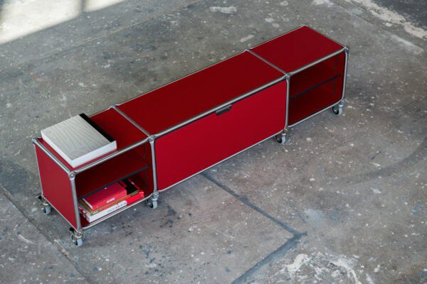 Modernes System180 Sideboard mit offenen Fächern und eleganter Holzoptik für stilvolle Wohnräume.