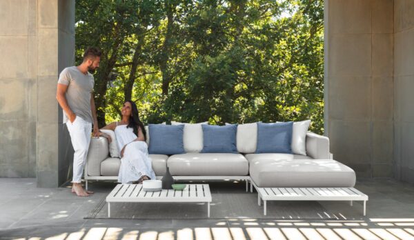Elegantes Outdoor-Sofa Cleo Soft 2 von Talenti für moderne Terrassen und Gärten.
