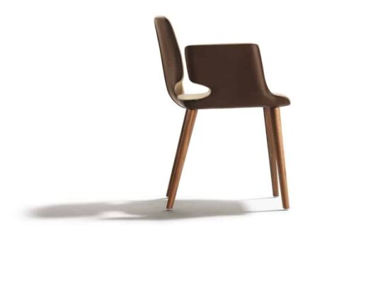 Moderner Aye Stuhl aus Holz von Jacob Strobel für Team 7.