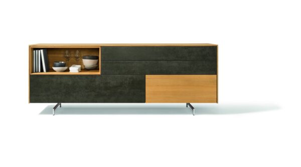 Modernes Filigno Sideboard aus Massivholz von Team 7, entworfen von Designer Dominik Tesseraux.